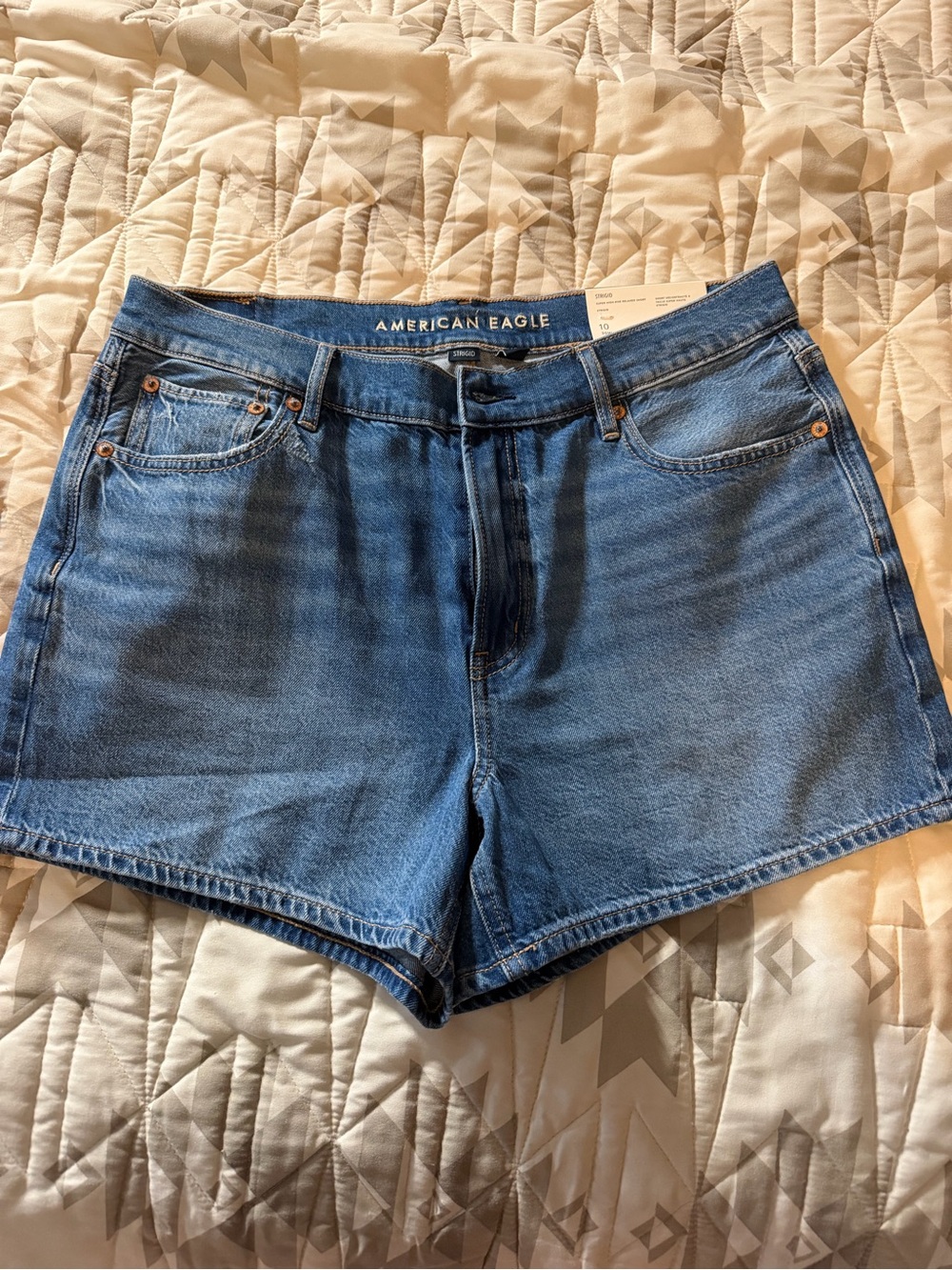 NWT American Eagle Women's Strigid Super High Rise Relaxed Shorts- 10